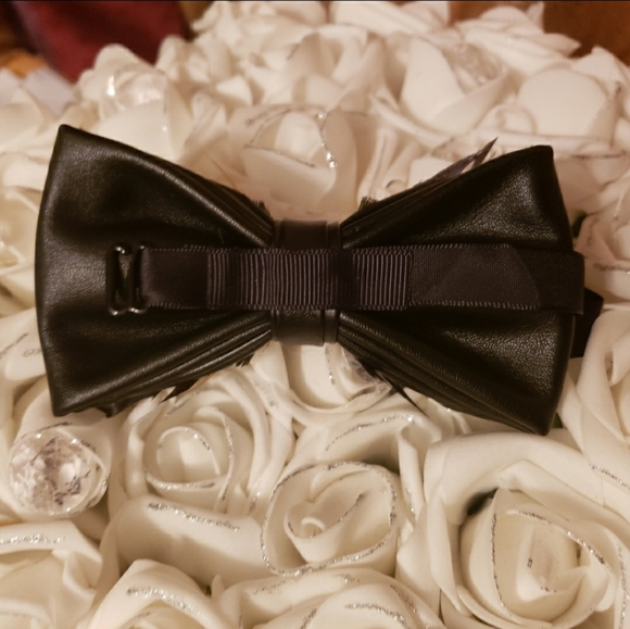 Men's Elegant Bow Tie - Picture 3 of 3